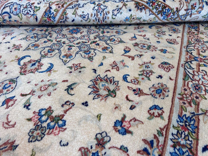 Fine Hand-Knotted Persian Kashan Carpet