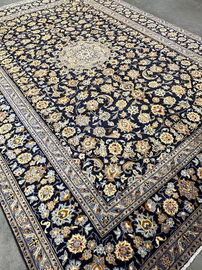 Fine Hand-knotted Royal Persian Kashan Carpet