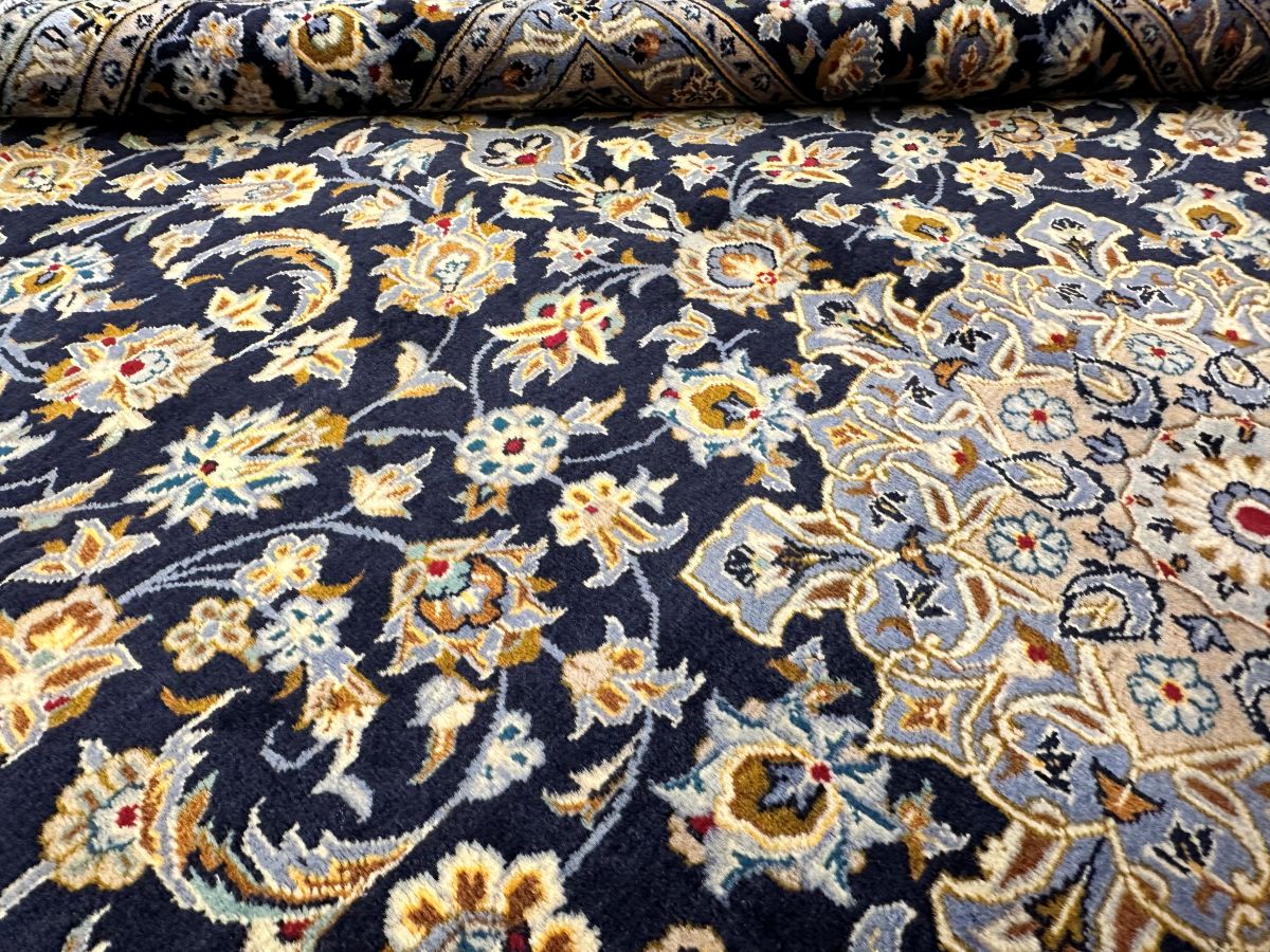 Fine Hand-knotted Royal Persian Kashan Carpet