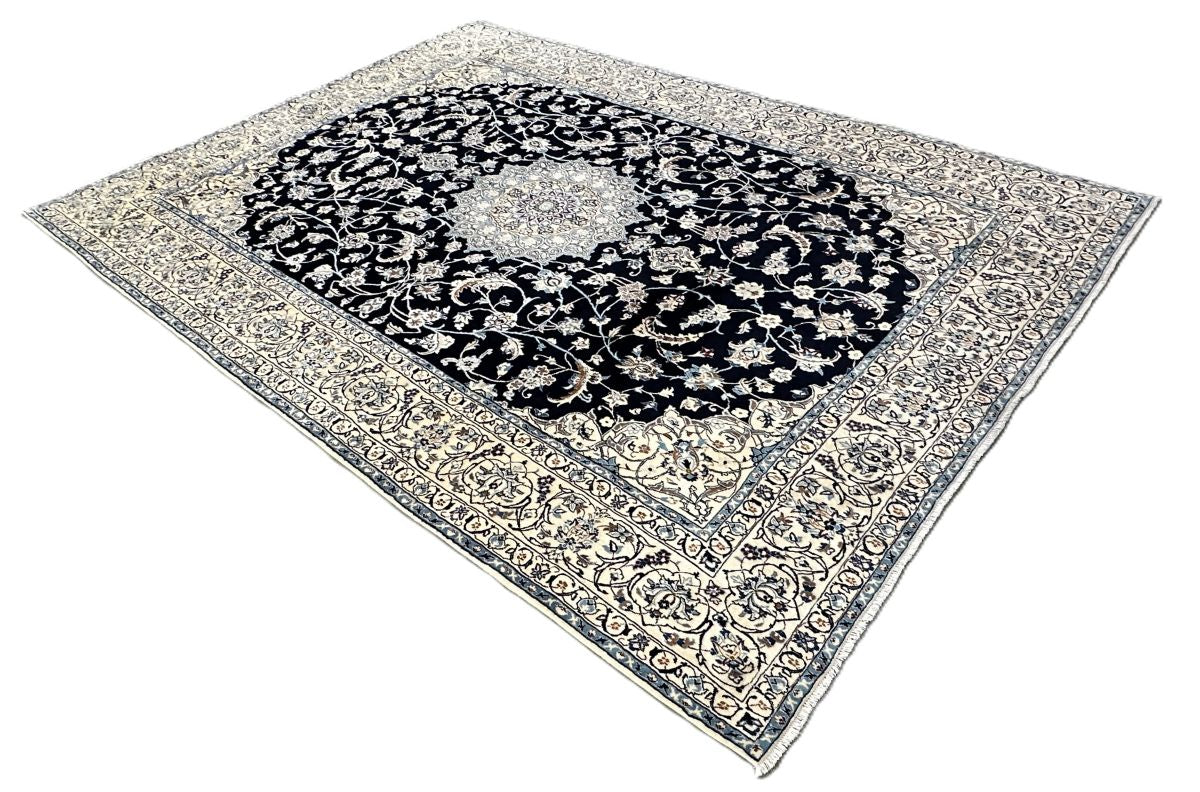 Fine Hand-Knotted Persian Naien Carpet