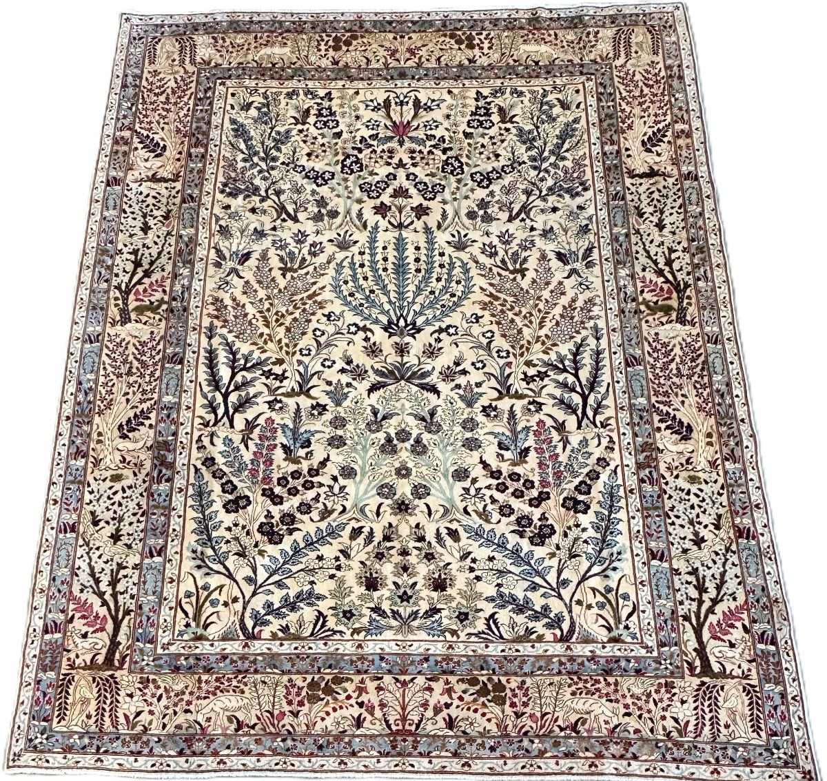 Fine Hand-Knotted Persian Isfahan Carpet