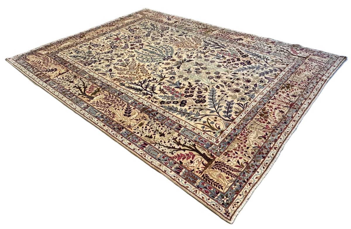 Fine Hand-Knotted Persian Isfahan Carpet
