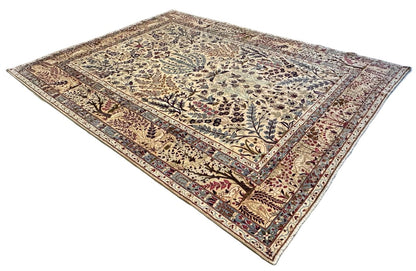 Fine Hand-Knotted Persian Isfahan Carpet