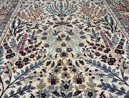 Fine Hand-Knotted Persian Isfahan Carpet