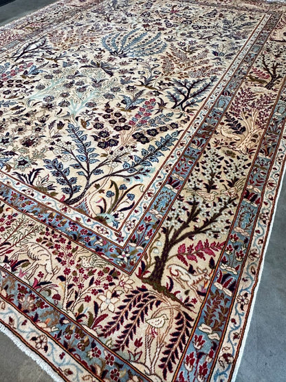 Fine Hand-Knotted Persian Isfahan Carpet