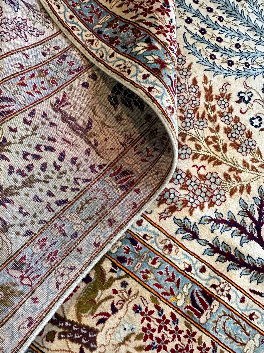 Fine Hand-Knotted Persian Isfahan Carpet