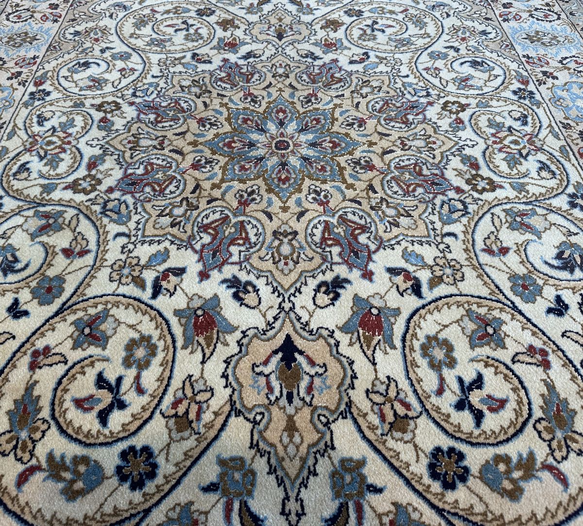 Fine Hand-Knotted Persian Naien Carpet