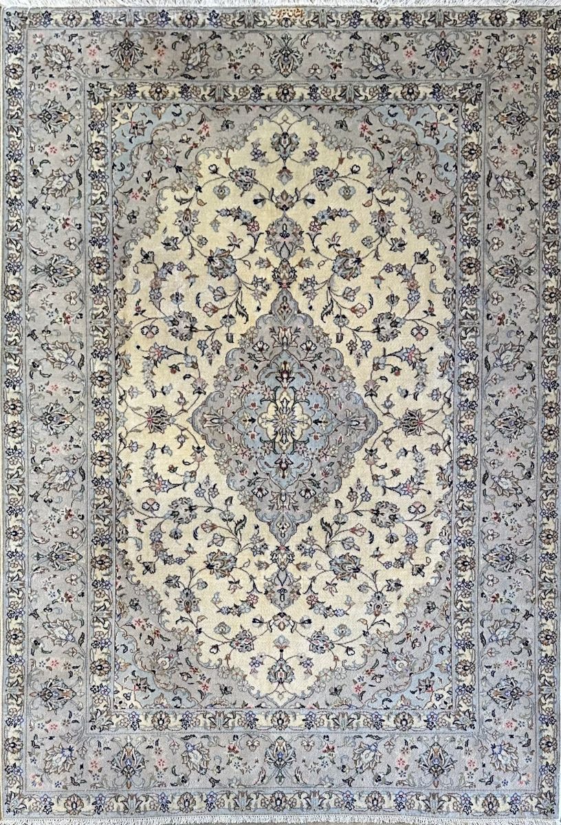 Fine Hand-Knotted Persian Kashan Carpet