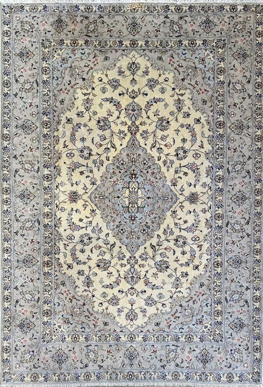 Fine Hand-Knotted Persian Kashan Carpet
