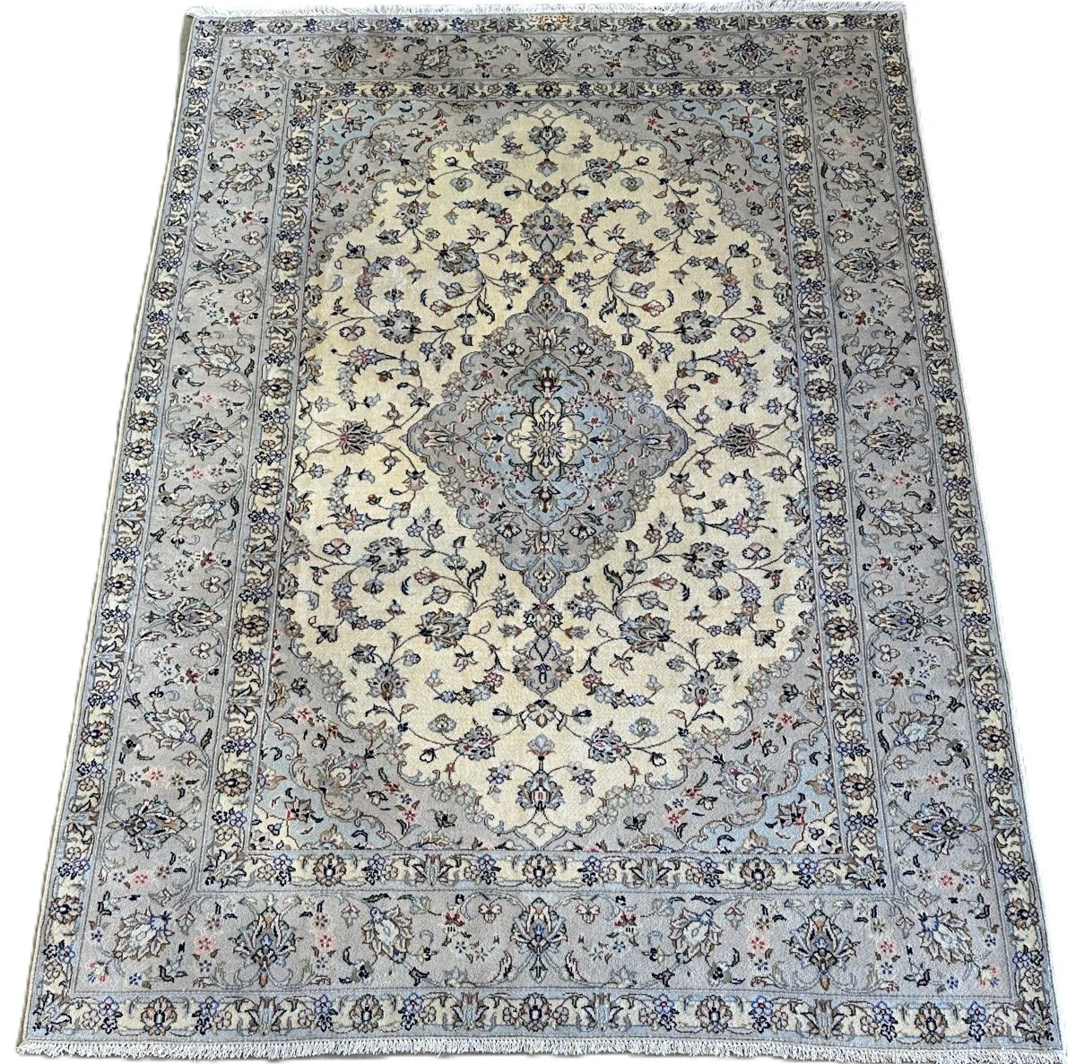 Fine Hand-Knotted Persian Kashan Carpet