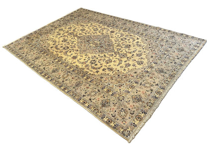Fine Hand-Knotted Persian Kashan Carpet