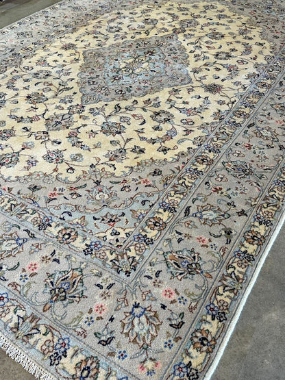 Fine Hand-Knotted Persian Kashan Carpet