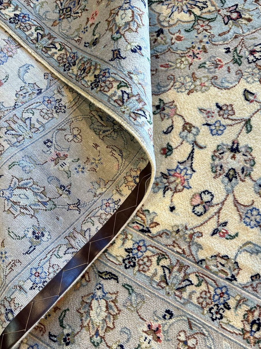Fine Hand-Knotted Persian Kashan Carpet