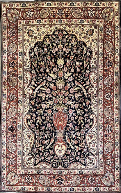 Fine Hand-Knotted Persian Kashan Carpet