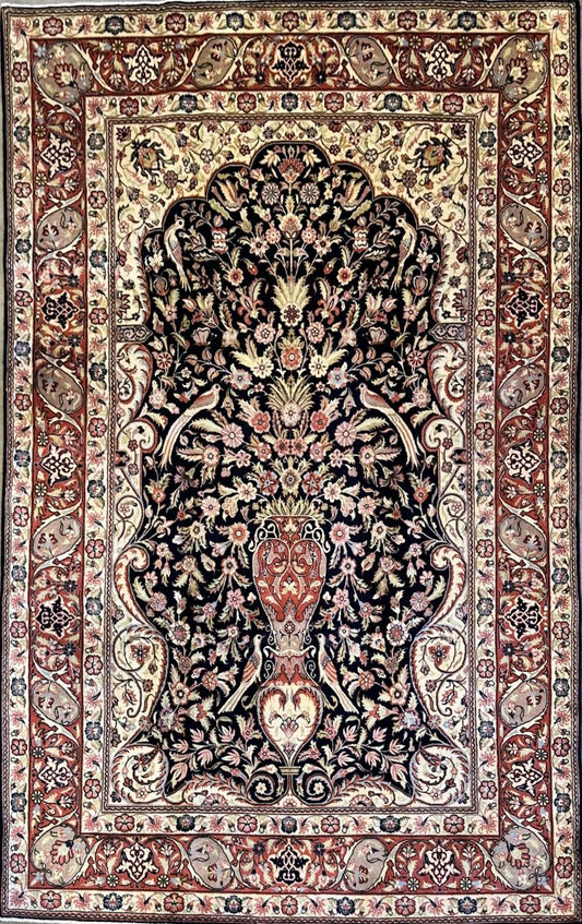 Fine Hand-Knotted Persian Kashan Carpet