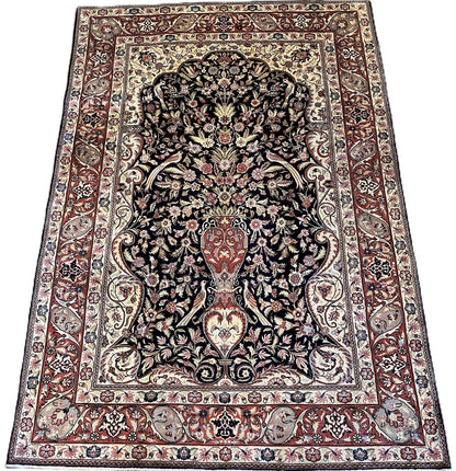 Fine Hand-Knotted Persian Kashan Carpet
