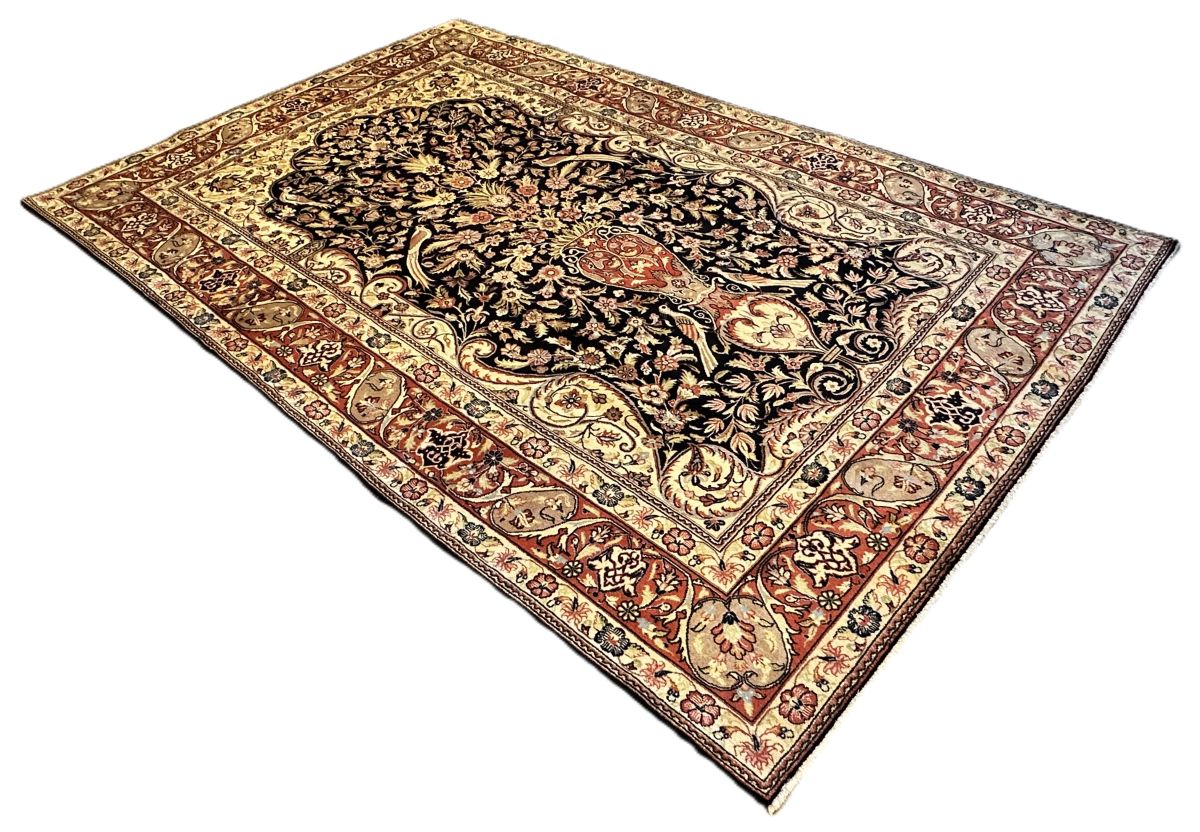 Fine Hand-Knotted Persian Kashan Carpet