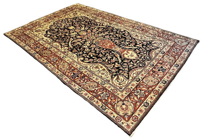 Fine Hand-Knotted Persian Kashan Carpet