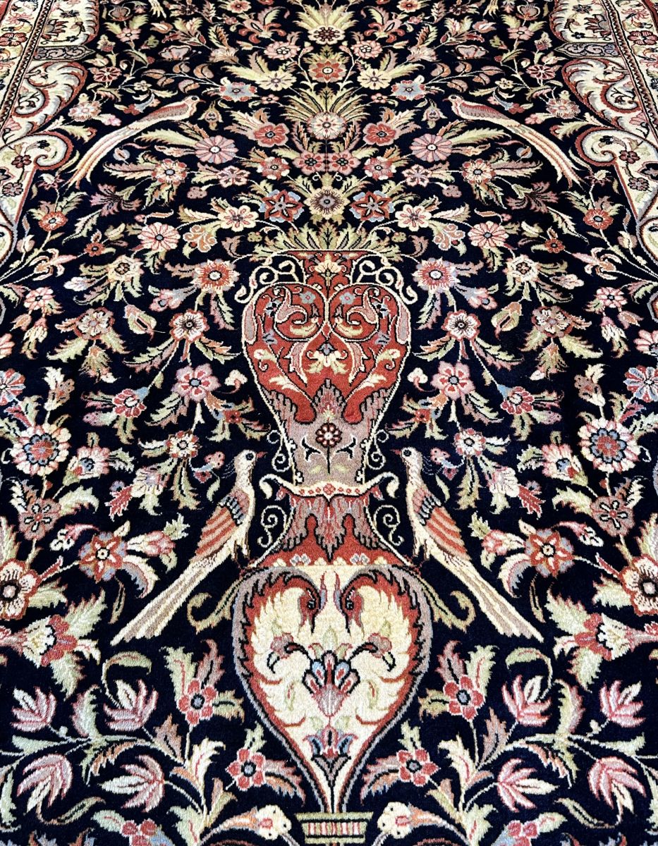 Fine Hand-Knotted Persian Kashan Carpet