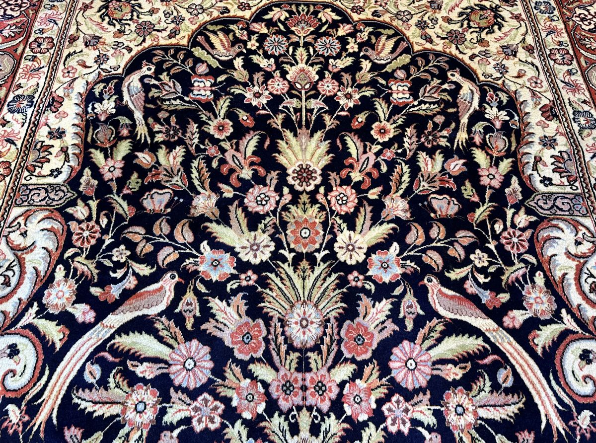 Fine Hand-Knotted Persian Kashan Carpet