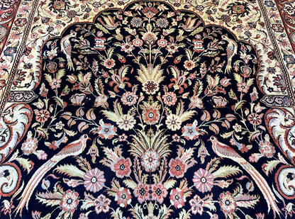 Fine Hand-Knotted Persian Kashan Carpet