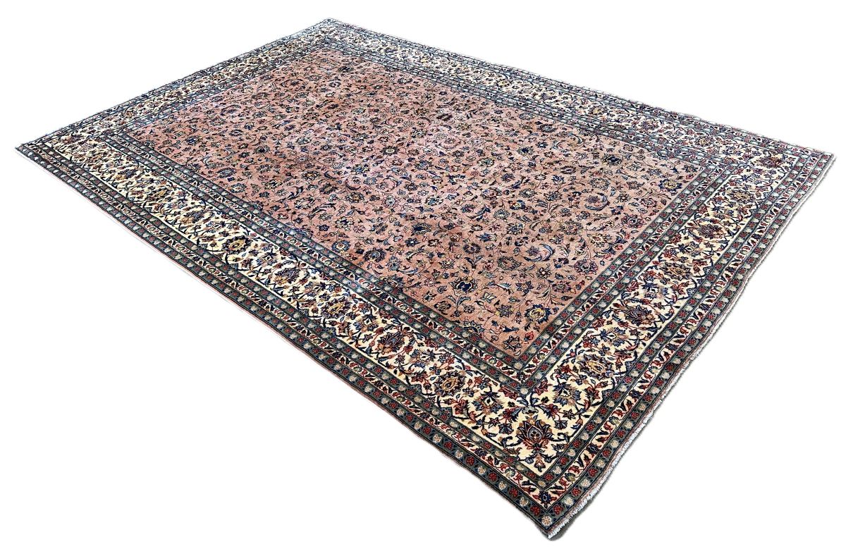 Fine Hand-Knotted Persian Kashan Carpet