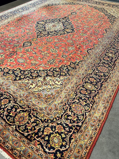Fine Hand-Knotted Persian Kashan Carpet