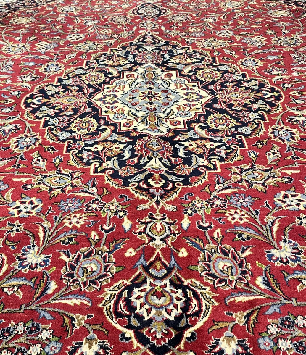 Fine Hand-Knotted Persian Kashan Carpet
