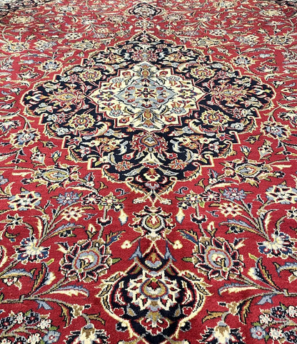 Fine Hand-Knotted Persian Kashan Carpet
