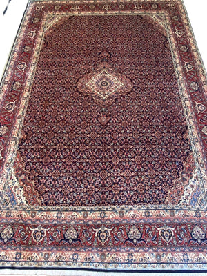 Fine Hand-Knotted Persian Bidjar Carpet