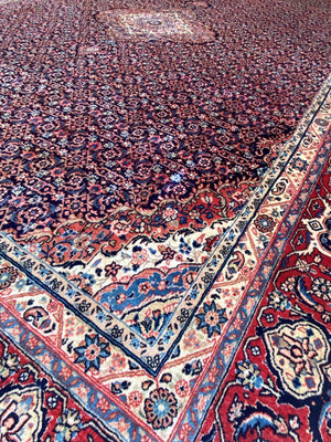 Fine Hand-Knotted Persian Bidjar Carpet