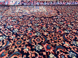 Fine Hand-Knotted Persian Bidjar Carpet