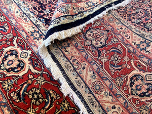 Fine Hand-Knotted Persian Bidjar Carpet