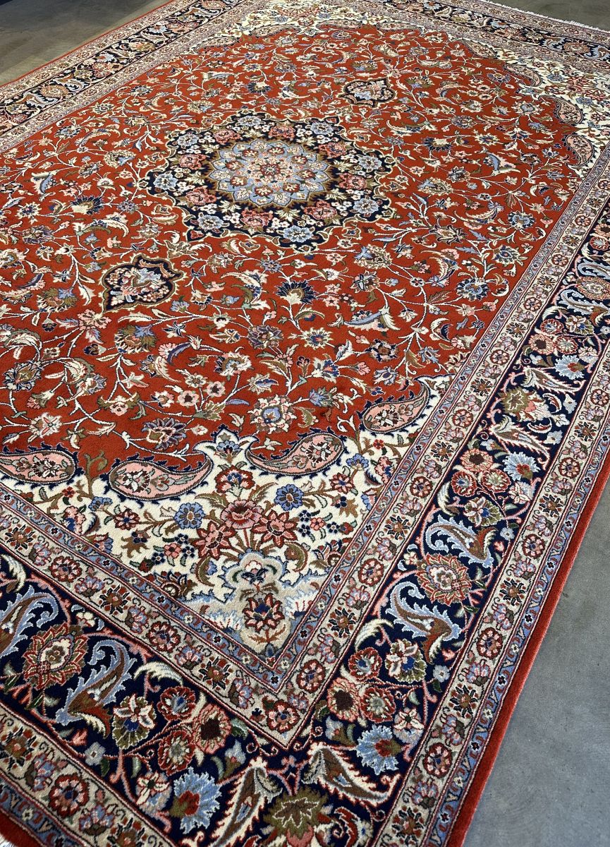 Fine Hand-Knotted Persian Isfahan Carpet