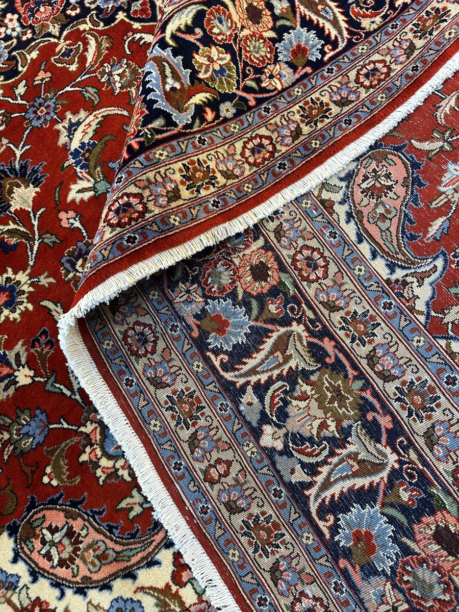 Fine Hand-Knotted Persian Isfahan Carpet