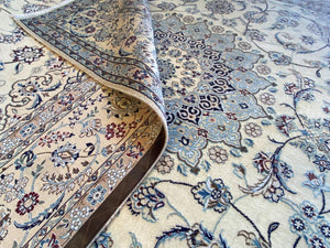 Fine Hand-Knotted Persian Naien Carpet