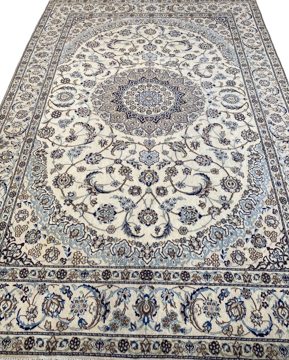 Fine Hand-Knotted Persian Naien Carpet