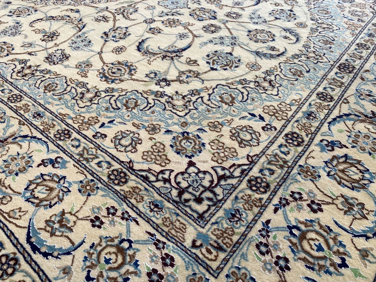 Fine Hand-Knotted Persian Naien Carpet