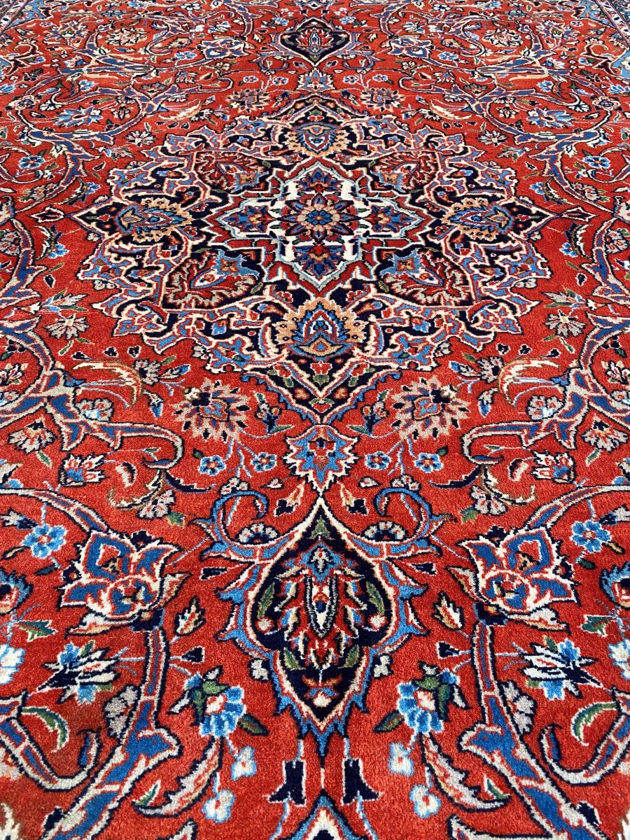 Fine Hand-Knotted Persian Sarouq Carpet