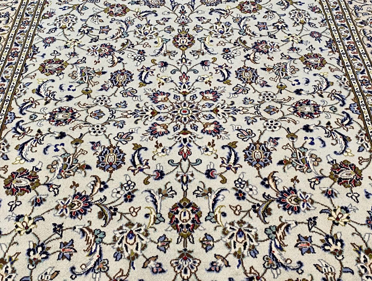 Hand-Knotted Persian Kashan Carpet