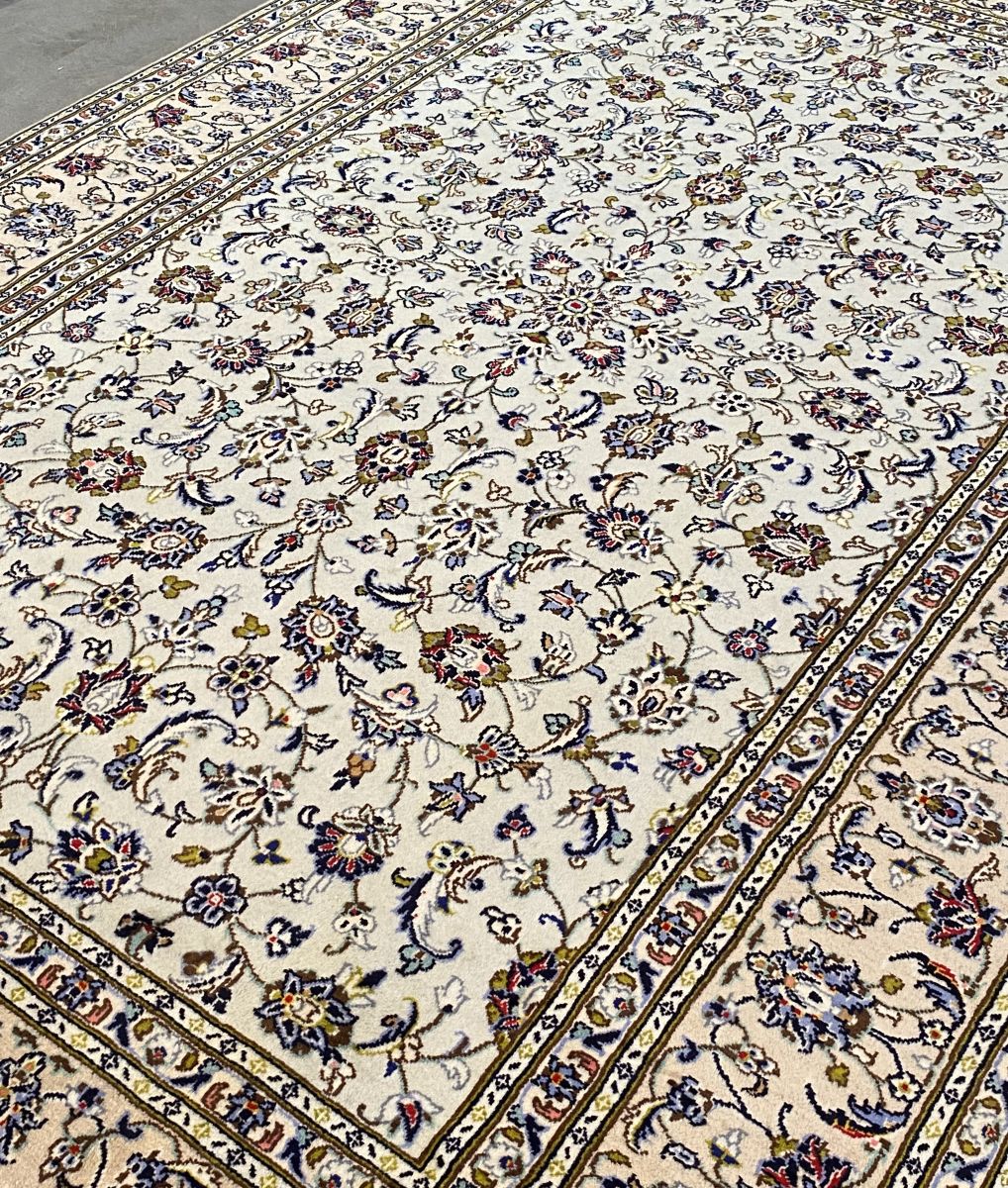 Hand-Knotted Persian Kashan Carpet