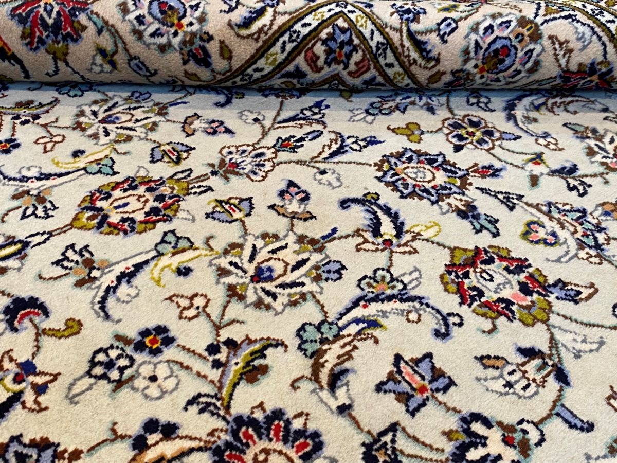 Hand-Knotted Persian Kashan Carpet