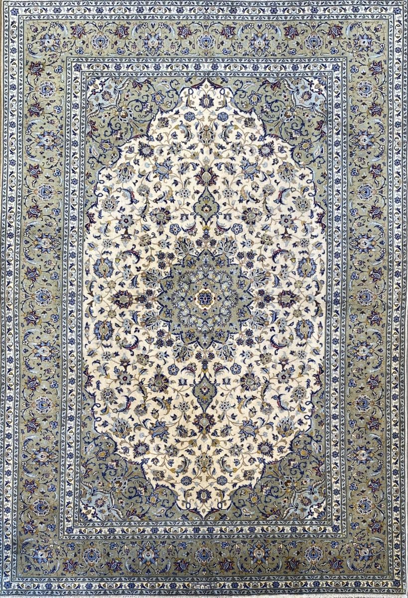 Fine Hand-Knotted Persian Kashan Carpet