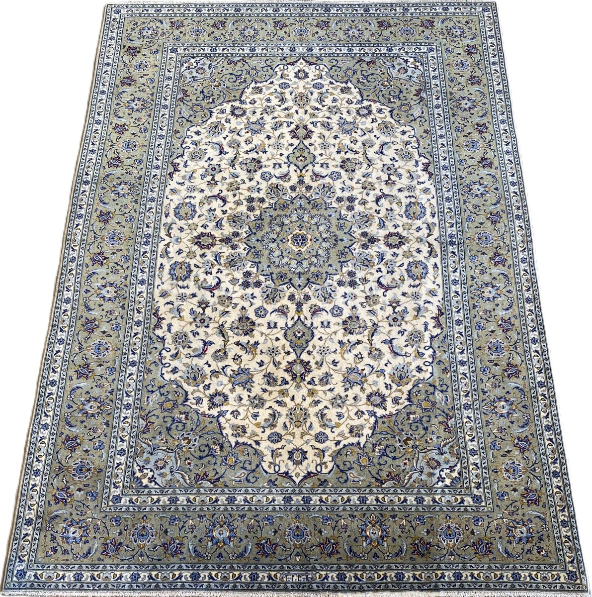 Fine Hand-Knotted Persian Kashan Carpet