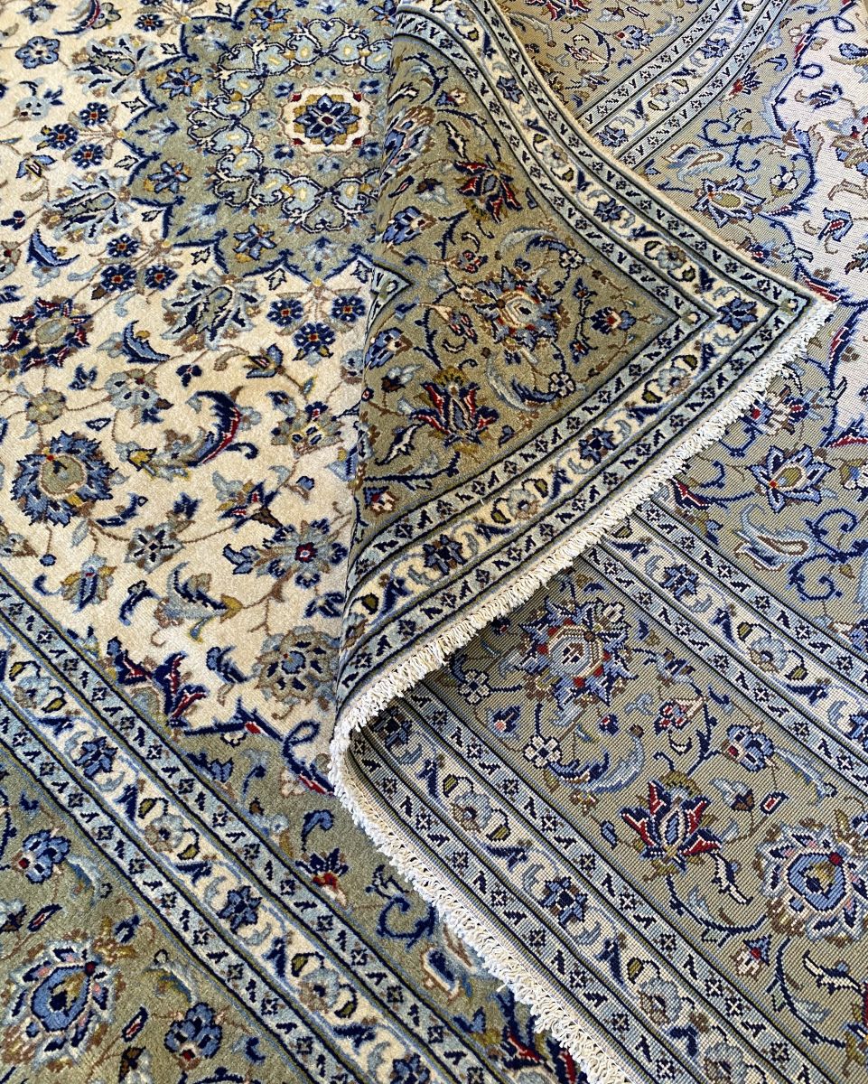 Fine Hand-Knotted Persian Kashan Carpet