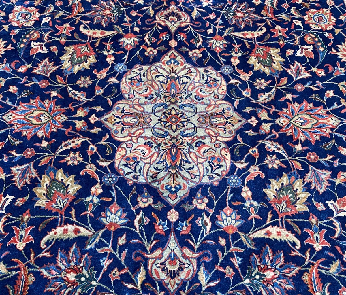 Hand-Knotted Persian Sarouq Carpet