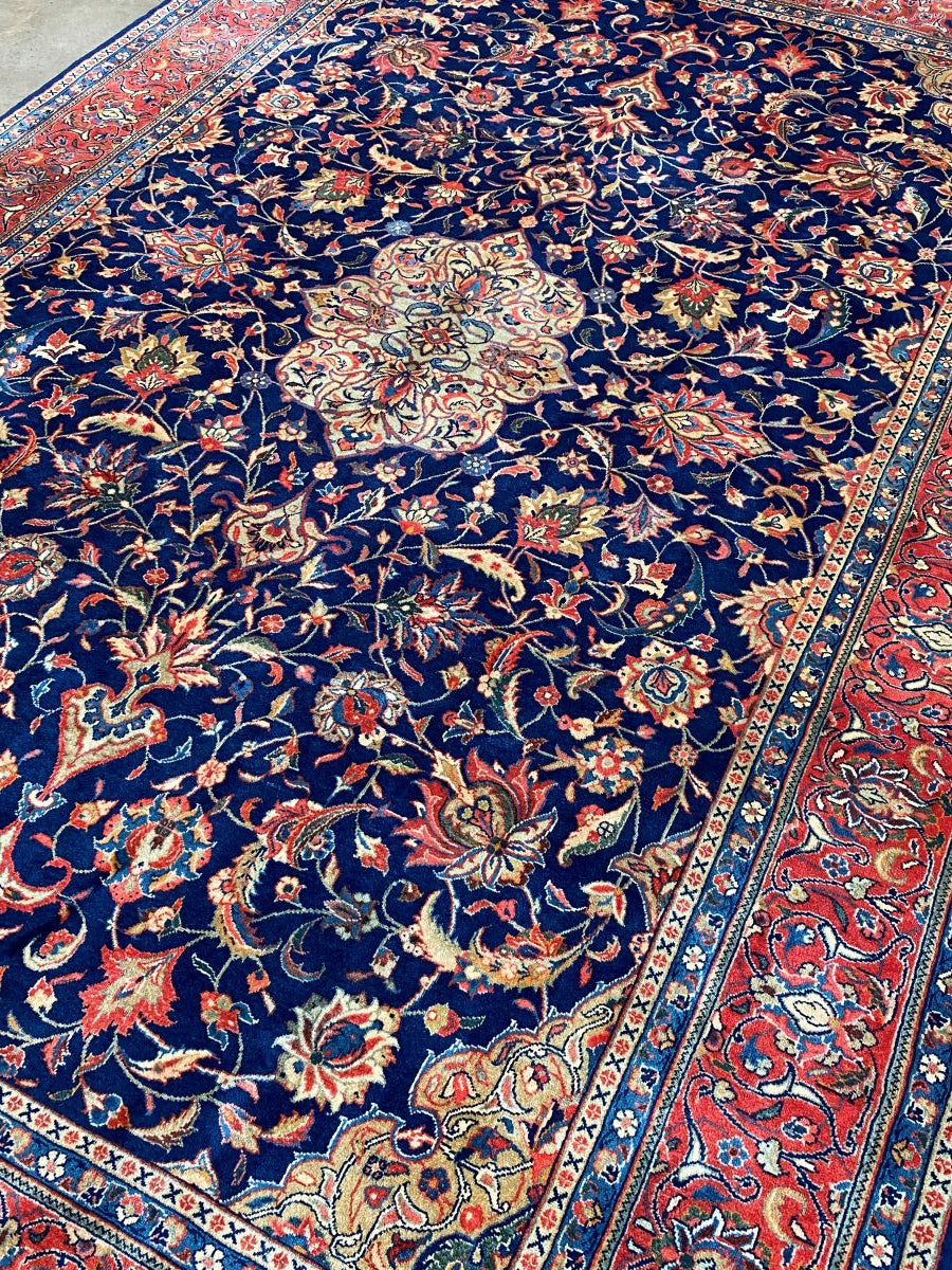 Hand-Knotted Persian Sarouq Carpet