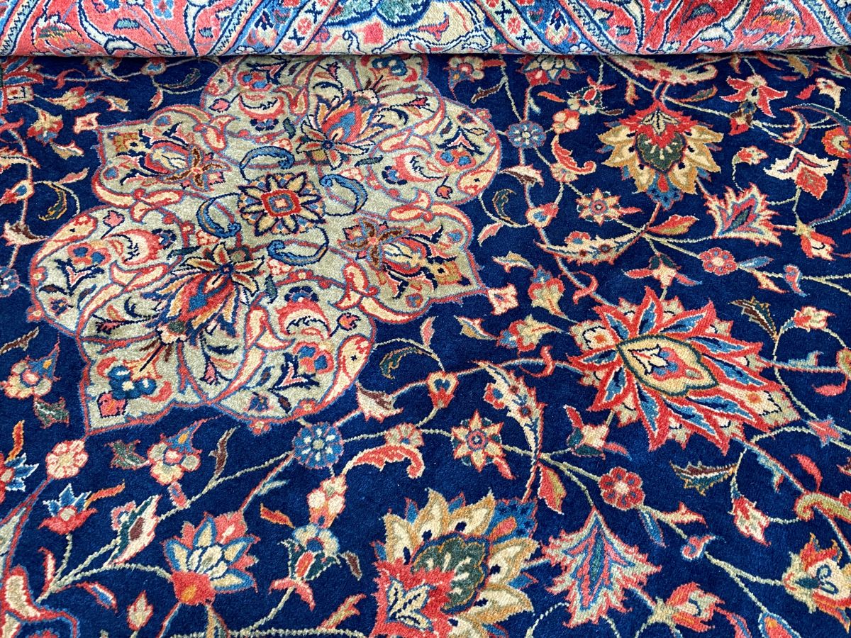 Hand-Knotted Persian Sarouq Carpet