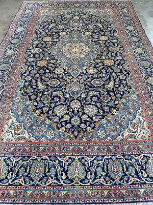 Hand-knotted Persian Kashan Carpet