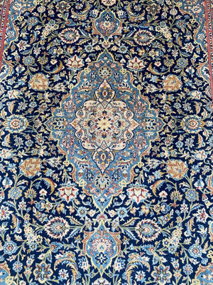 Hand-knotted Persian Kashan Carpet